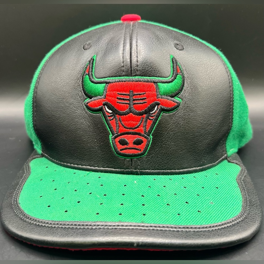 Mitchell & Ness- Chicago Bulls Hat,Black/Green/Red, Small inside rim dirt